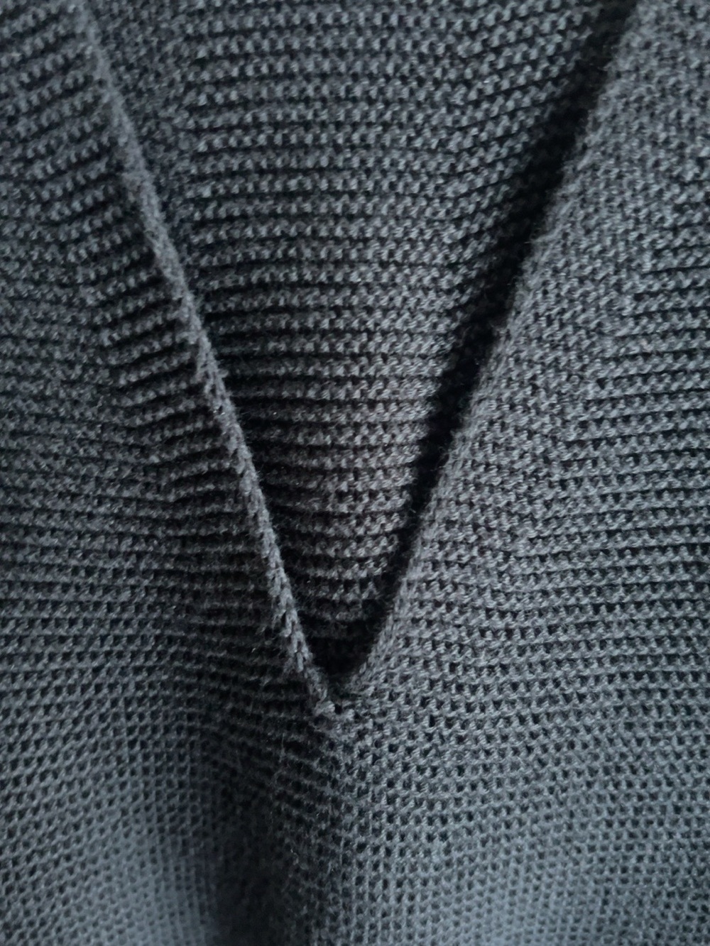 Uniqlo Women’s XL Black V-Neck Oversized Knit Sweater Dolman High Low Hem - Picture 6 of 10